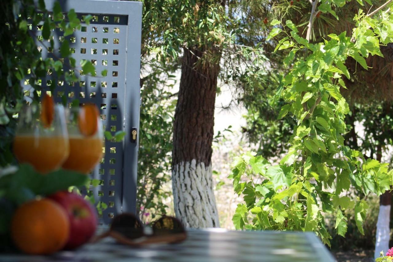 Orange Garden Aigio Exterior foto